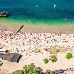 Skansen badet vid Båstad Hamn i Skåne, Sverige